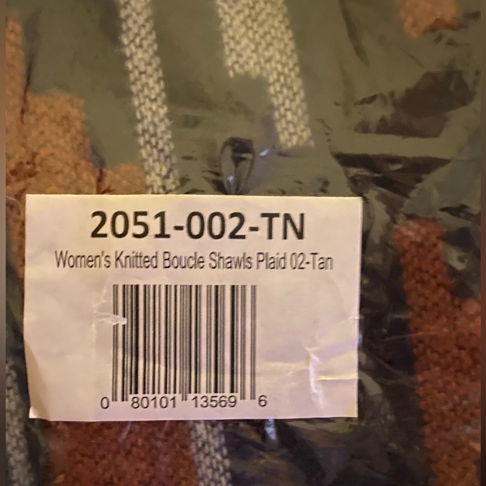 Kollie More Wrap Poncho
Beautiful-Dark Navy
#N046 - Picture 5 of 5